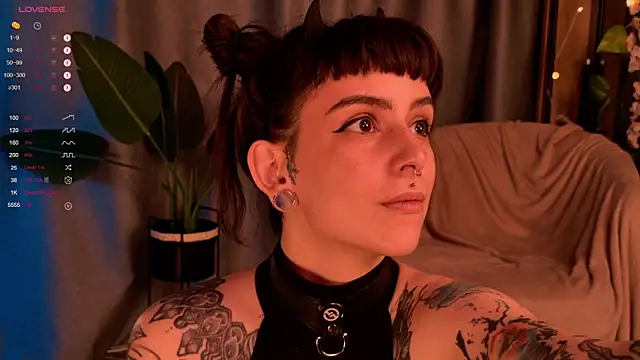 MichaellaMoon online show from January 10, 11:18 pm