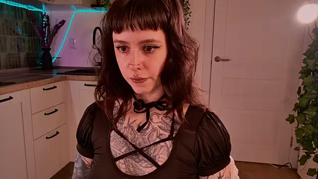MichaellaMoon online show from May 14, 6:15 pm