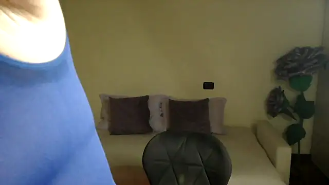 Snapshot of alexabecks chatting on December 17, 1:50 pm alexabecks online show from December 17, 1:50 pm