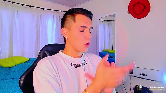 Snapshot of Chris_Maddox chatting on December 3, 7:45 pm Chris Maddox online show from December 3, 7:45 pm