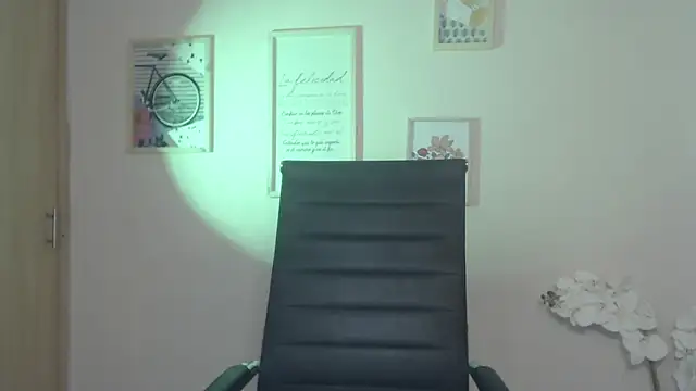 Snapshot of lucy_diiaz chatting on January 29, 11:46 pm lucy diiaz online show from January 29, 11:46 pm