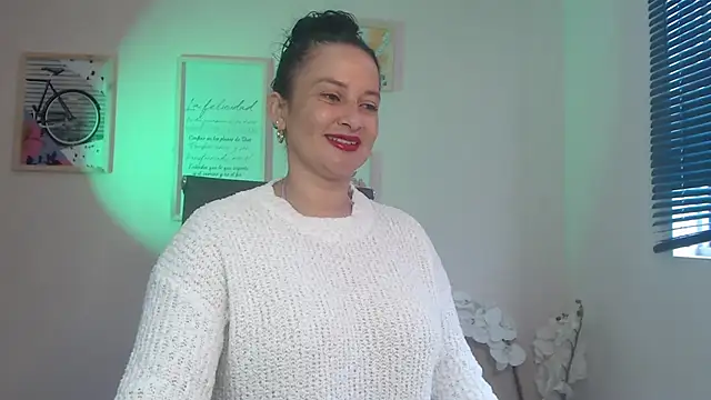 Snapshot of lucy_diiaz chatting on February 8, 1:54 pm lucy diiaz online show from February 8, 1:54 pm