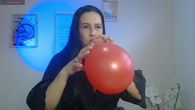 Snapshot of lucy_diiaz chatting on February 14, 2:02 pm lucy diiaz online show from February 14, 2:02 pm