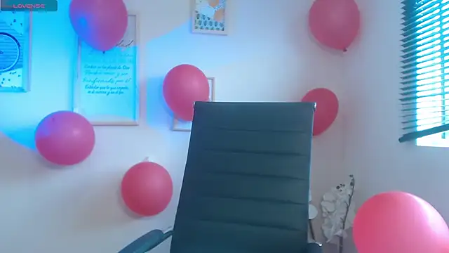 Snapshot of lucy_diiaz chatting on February 15, 7:06 pm lucy diiaz online show from February 15, 7:06 pm