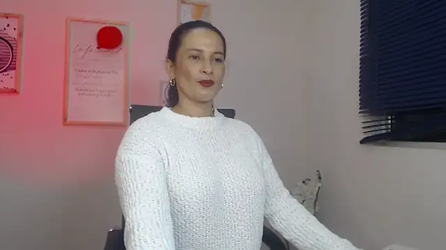 Snapshot of lucy_diiaz chatting on March 1, 11:47 pm lucy diiaz online show from March 1, 11:47 pm