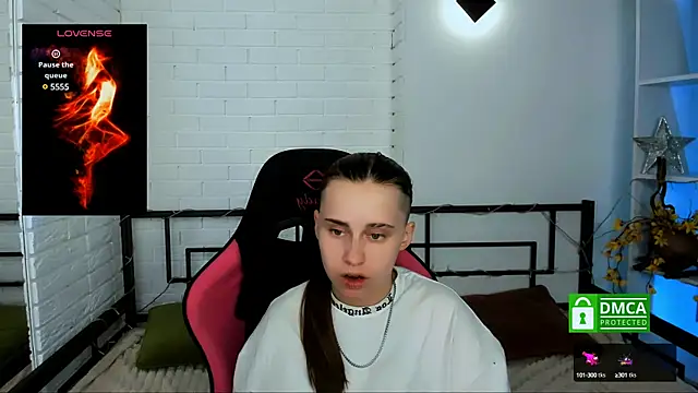 Dolly  Queen  online show from December 19, 8:13 pm