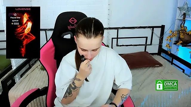 Dolly  Queen  online show from December 19, 11:14 pm