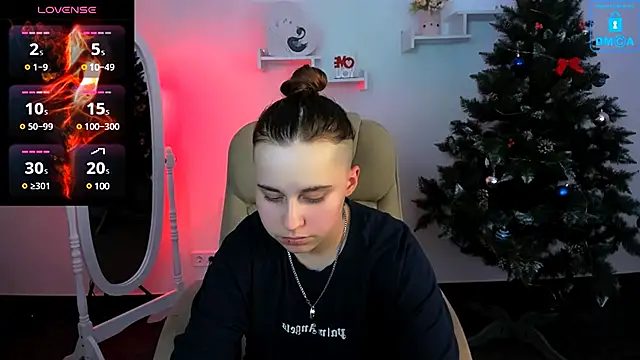 Dolly  Queen  online show from January 12, 8:25 pm