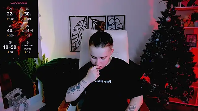 Dolly  Queen  online show from January 14, 2:29 am