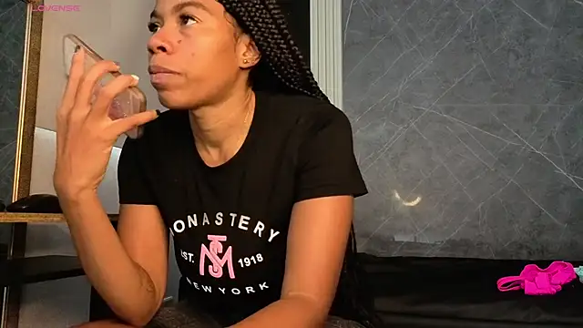 Snapshot of YummyDuooo chatting on December 18, 5:08 pm YummyDuooo online show from December 18, 5:08 pm