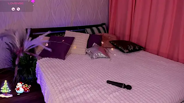 Miss Elia online show from December 25, 6:19 pm