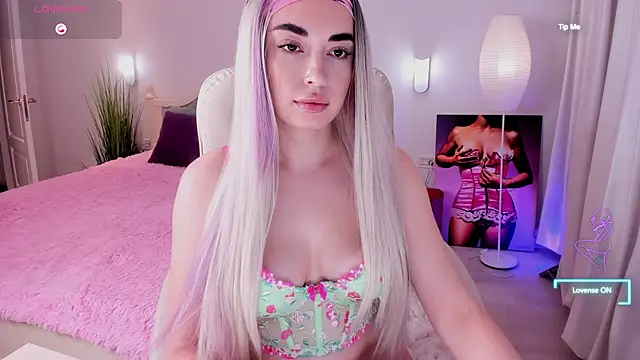 Miss Elia online show from January 16, 5:12 pm