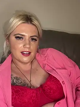 Snapshot of Blondiee3088 chatting on December 19, 2:45 am Blondiee3088 online show from December 19, 2:45 am