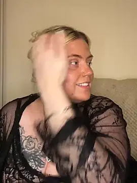 Snapshot of Blondiee3088 chatting on January 20, 11:54 pm Blondiee3088 online show from January 20, 11:54 pm