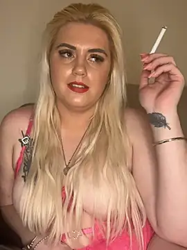 Snapshot of Blondiee3088 chatting on February 9, 7:19 pm Blondiee3088 online show from February 9, 7:19 pm