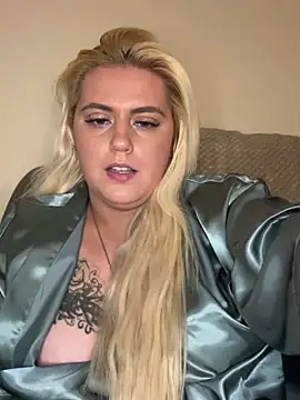 Snapshot of Blondiee3088 chatting on February 19, 5:38 pm Blondiee3088 online show from February 19, 5:38 pm