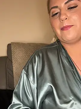 Snapshot of Blondiee3088 chatting on February 20, 8:14 pm Blondiee3088 online show from February 20, 8:14 pm