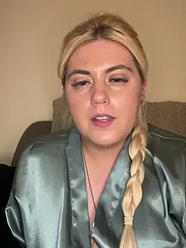 Snapshot of Blondiee3088 chatting on February 25, 8:41 pm Blondiee3088 online show from February 25, 8:41 pm