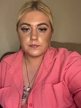 Snapshot of Blondiee3088 chatting on March 4, 9:22 pm Blondiee3088 online show from March 4, 9:22 pm