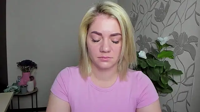 MariaSttone online show from November 3, 1:45 pm