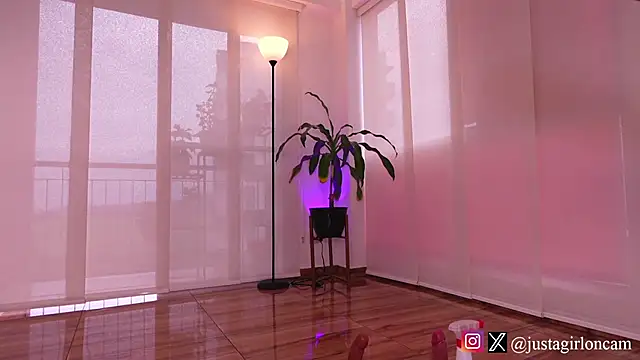 nicollefiorett online show from February 13, 10:22 pm