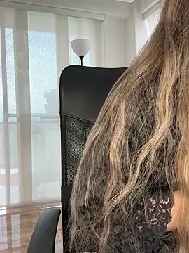 nicollefiorett online show from September 11, 8:53 pm