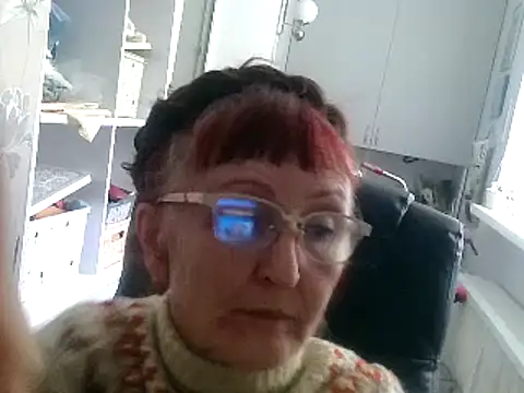 Snapshot of TanyaSweet634 chatting on December 2, 9:13 am TanyaSweet634 online show from December 2, 9:13 am