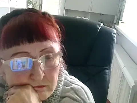 Snapshot of TanyaSweet634 chatting on February 5, 9:57 am TanyaSweet634 online show from February 5, 9:57 am