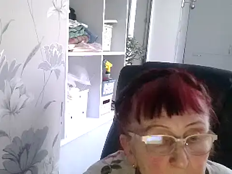 Snapshot of TanyaSweet634 chatting on February 8, 2:38 pm TanyaSweet634 online show from February 8, 2:38 pm