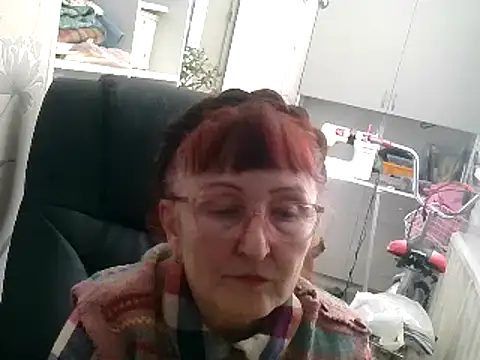 Snapshot of TanyaSweet634 chatting on February 18, 7:43 am TanyaSweet634 online show from February 18, 7:43 am