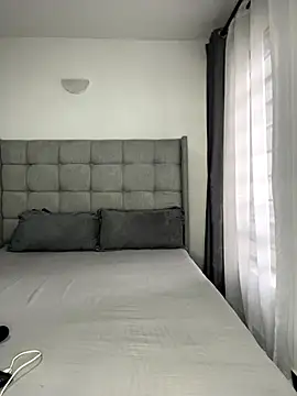 prettiepearl online show from October 19, 8:59 am