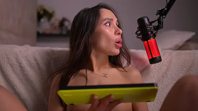 Snapshot of Mila_May_ chatting on January 11, 6:03 am Mila May online show from January 11, 6:03 am