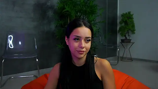Snapshot of CherrySelena chatting on September 22, 6:43 pm CherrySelena online show from September 22, 6:43 pm
