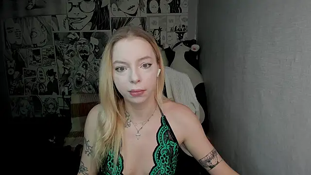 Snapshot of Martha_Cameron chatting on December 3, 8:39 pm Martha Cameron online show from December 3, 8:39 pm