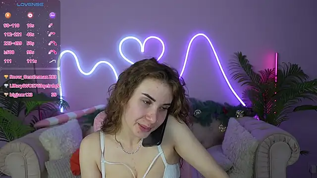 Snapshot of JennyyLuv chatting on January 14, 2:40 am JennyyLuv online show from January 14, 2:40 am