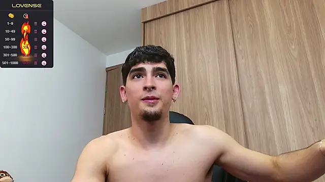 Snapshot of zenn_rush1 chatting on December 13, 7:43 pm zenn rush1 online show from December 13, 7:43 pm