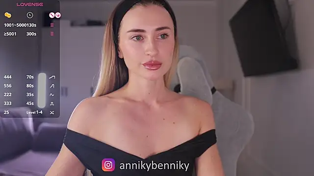 Snapshot of Coconutkittyy chatting on February 17, 3:09 pm Coconutkittyy online show from February 17, 3:09 pm