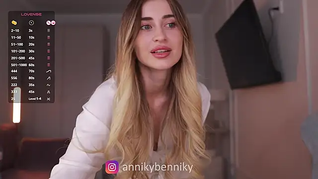 Coconutkittyy online show from March 4, 2:42 pm