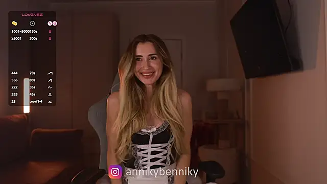 Snapshot of Coconutkittyy chatting on March 4, 5:45 pm Coconutkittyy online show from March 4, 5:45 pm