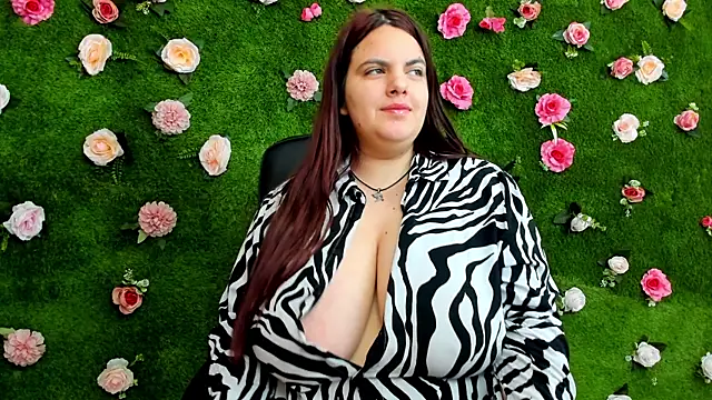 Huge Titties  online show from March 3, 4:58 am