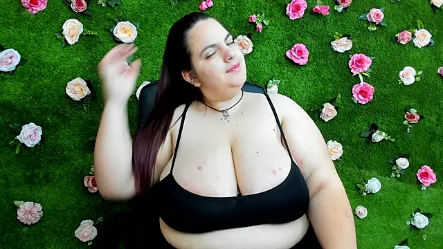 Huge Titties  online show from March 7, 4:57 am