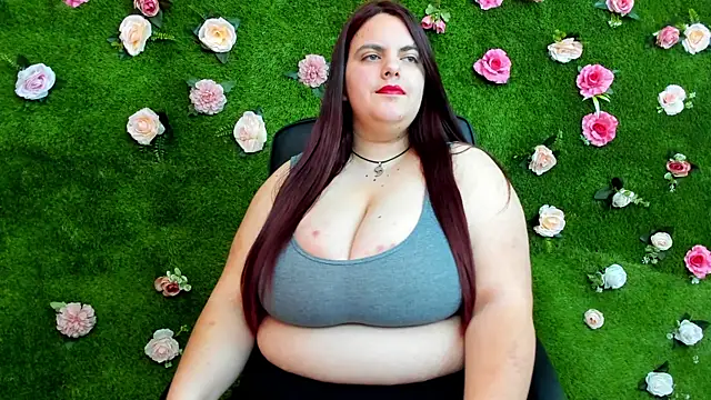 Huge Titties  online show from March 21, 8:50 am