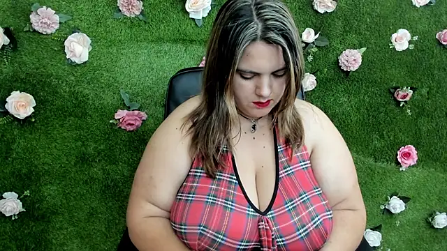 Huge Titties  online show from September 19, 7:03 pm
