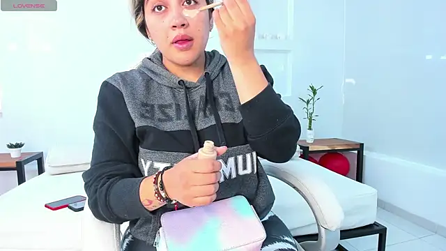 julietha taylor online show from February 18, 1:43 am