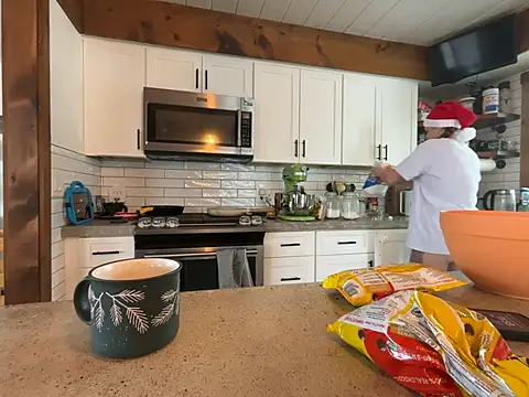 Snapshot of MissSwitch chatting on December 19, 4:35 pm MissSwitch online show from December 19, 4:35 pm