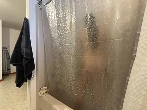 Snapshot of MissSwitch chatting on December 20, 1:22 pm MissSwitch online show from December 20, 1:22 pm