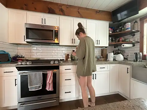 Snapshot of MissSwitch chatting on January 17, 3:53 pm MissSwitch online show from January 17, 3:53 pm