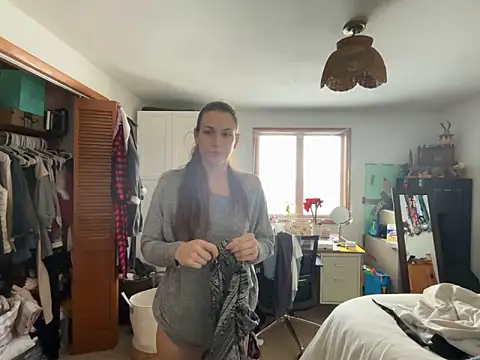 Snapshot of MissSwitch chatting on February 1, 2:34 pm MissSwitch online show from February 1, 2:34 pm