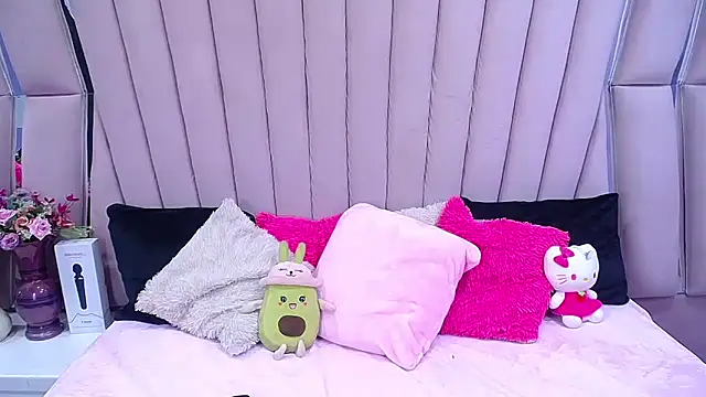 nathalia pink online show from November 6, 8:43 pm