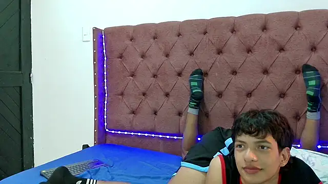 boys yourparty online show from January 30, 1:42 pm